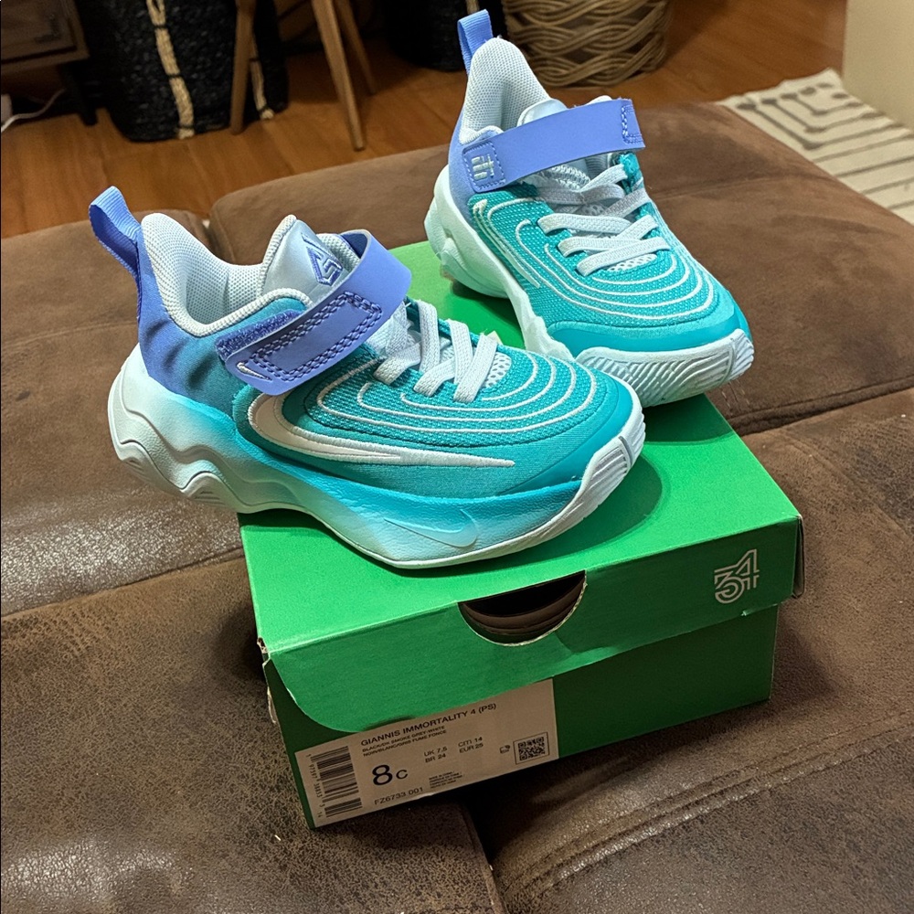Kids Nike Giannis Sneakers - Picture 2 of 2